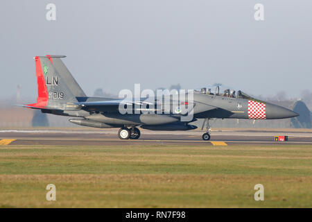 Die ersten F-15E Strike Eagle mit der 48Th Fighter Wing an RAF Lakenheath zu einem Erbe Farbschema zu Ehren des 75. Jahrestages der D-Tag tragen. Stockfoto
