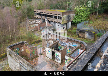 Ehemaliges Nonnenkloster bei St. Peter Seminar in 2019 - ein verfallenes Gebäude im Stil einer aufgeführten brutalist und ehemalige Priester Training Center, Cardross, Schottland Stockfoto