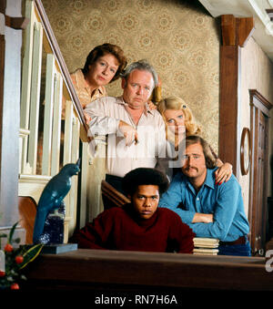 JEAN STAPLETON, CARROLL O'Connor, Mike Evans, SALLY STRUTHERS, Rob Reiner, DIE ALLE IN DER FAMILIE, 1971 Stockfoto