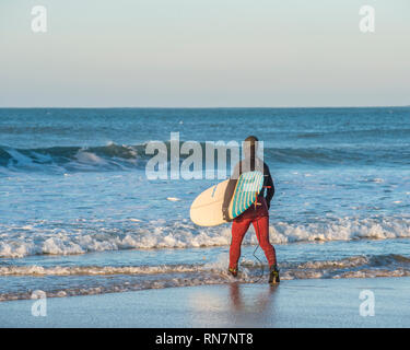 Surfen in Cornwall. Stockfoto