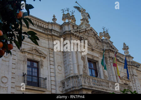 Echten Fàbrica de Tabacos de Sevilla (Königliche Tabakfabrik) Teil der Universität von Sevilla und es hält den Campus der Internationalen Exzellenz Stockfoto