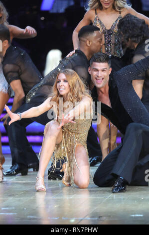 Prominente und ihre professionellen Tanz Partner nehmen Sie an einem Fotoshooting vor der öffnung Nacht der 2019 streng Come Dancing Tour bei Arena Birmingham mit: Stacey Dooley Wo: Birmingham, Vereinigtes Königreich, wenn: 17 Jan 2019 Credit: John rainford/WANN Stockfoto