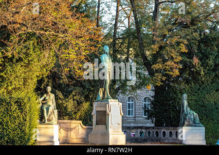 Straßburg, Elsass, Frankreich, Johann Wolfgang Goethe Denkmal des Bildhauers Ernst Waegener 1904, Neustadt, am späten Nachmittag Licht, Stockfoto