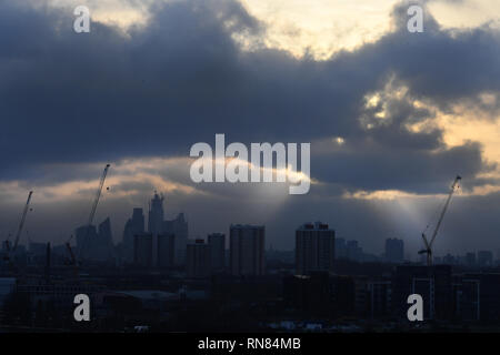 Die Sonne Sonnenuntergang über dem Central London. Stockfoto