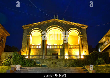 Yerevan, Armenien - Juli 7, 2018: Museum von Hovhannes Tumanyan in Eriwan. Armenien ist abends beleuchtet. Stockfoto