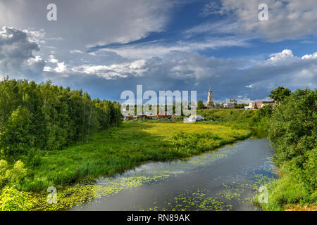 Verehrte Glockenturm (Prepodobenskaya) in Susdal, Wladimir region, Goldener Ring Russlands Stockfoto
