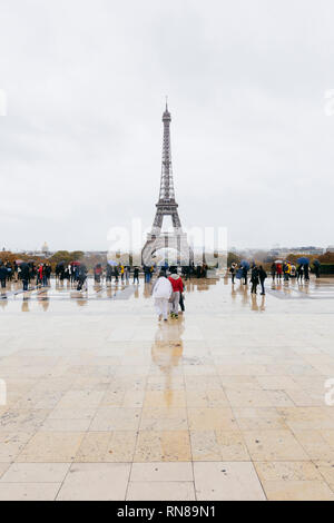 Paris (Frankreich) - Eiffelturm von der Terrasse von Trocadéro gesehen Stockfoto