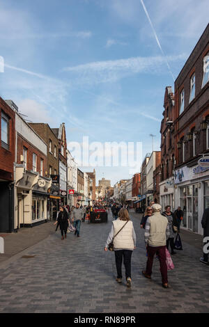 Ein Blick hinunter Peascod Street, Windsor, Berkshire, Großbritannien Stockfoto