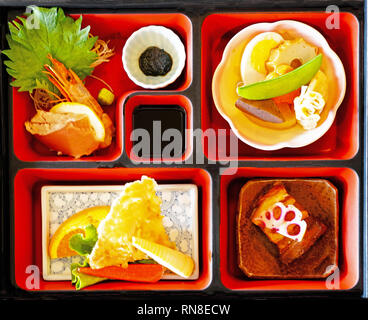 Traditionelle japanische Bento Box mit Mittagessen essen. Stockfoto