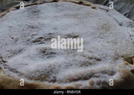 Hausgemachte Reiskuchen Fragment auf der Platte ganz nah Stockfoto