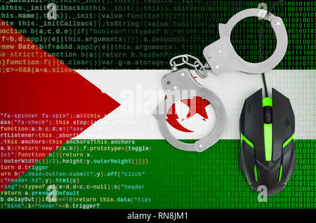 Westsahara Flagge und mit Handschellen gefesselt moderne Hintergrundbeleuchtete Computer Maus. Kreatives Konzept zur Bekämpfung der Computerkriminalität, Hacker und Produkt- und Dienstleistungspiraterie Stockfoto