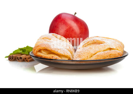 Apfel und Zimt und Minze Brötchen auf Teller. Stockfoto