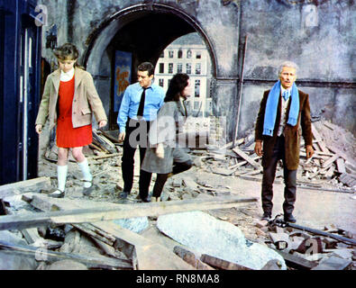 ROBERTA TOVEY, BERNARD CRIBBINS, JILL CURZON, Peter Cushing, DR WHO DALEKS INVASION DER ERDE 2150 AD, 1966 Stockfoto