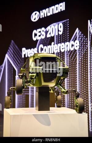 Prototyp Modell von Hyundai erhöhen, ein robotergesteuertes Fahrzeug über Hindernisse, die in Notfällen zu navigieren & Klettern, auf der CES Messe in Las Vegas, USA Stockfoto