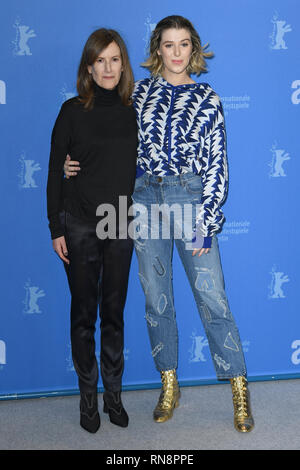 Joanna Hogg und Ehre Swinton-Byrne ein Fotoshooting für die Souvenir während der 69. Internationalen Filmfestspiele Berlin in Berlin teilnehmen. © Paul Treadway Stockfoto
