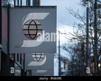 OTTAWA, Kanada - 10. NOVEMBER 2018: Scotiabank logo, vor einer ihrer Banking Center in Ottawa, Ontario. Auch die Banque Scotia Bank genannt, oder Stockfoto