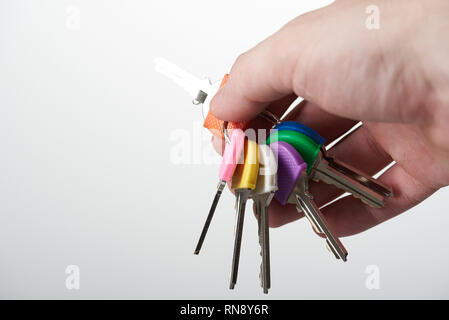 Andere Farbe Tasten sperren in der hand Nahaufnahme Stockfoto