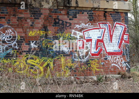 Graffitti auf das Mauerwerk der Bögen von Manton (Worksop) Viadukt (MAC) (3 184) Stockfoto