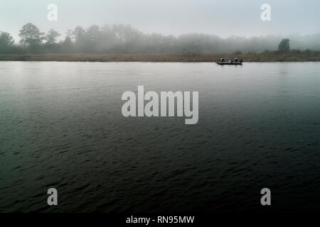 Einer nebligen Nachmittag im Februar auf die Wochen Bay National Estaurine Forschung finden. Stockfoto