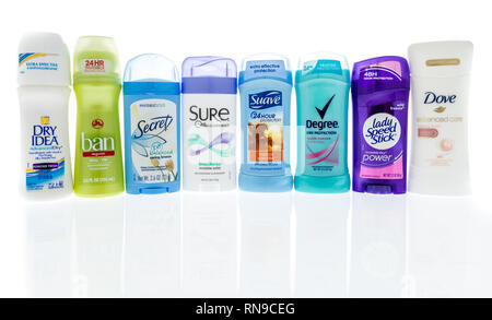 Winneconne, WI - 14. Februar 2019: eine Sammlung von womans Deodorant, trockene Idee, Verbot, Geheimnis, sicher, suave, Grad, Lady speed Stick und o Dove Stockfoto