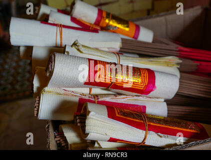 George Town, Malaysia - 21.August 2014. Räucherstäbchen, ein religiöses Symbol, für Verkauf an chinesische Tempel. Stockfoto