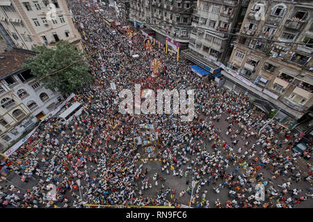 04 - N 0V-2005-Idol von Lord Ganesh Ganpati Elefant Gott visarjan auf Chowpatty; Bombay Mumbai, Maharashtra, Indien Stockfoto