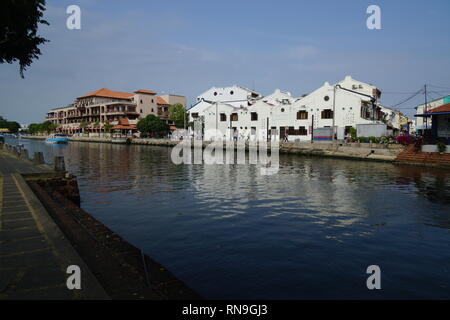 Malacca Flusskreuzfahrt entlang dem Fluss Melaka auf einem hellen sonnigen Nachmittag. Stockfoto