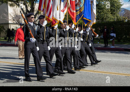 Pasadena, Los Angeles County, Kalifornien, USA. 16. Februar 2019. - 37Th jährliche schwarze Geschichte Parade und Festival, das feiert schwarze Geschichte und Kultur. Die Gemeinschaft und den umliegenden Städten die Feier durch die Teilnahme und beobachten Sie die Parade, Prominente, Politiker, Aktivisten, Clubs und Kinder aller Altersgruppen aus verschiedenen Schulstufen verbunden. NJROTC Lutherische High, La Verne, CA. Credit: Jesse Watrous/Alamy leben Nachrichten Stockfoto