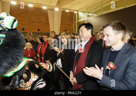 Paris, Frankreich. 17 Feb, 2019. Dr. Chem Widhya, Valérie Pécresse, Jérôme und Coumet S.E.M. Zhai Jun während des Chinese New Year Parade platziert in diesem Jahr unter dem Zeichen des Schweins Land am 17. Februar 2019 in Paris, Frankreich. Quelle: Bernard Menigault/Alamy leben Nachrichten Stockfoto