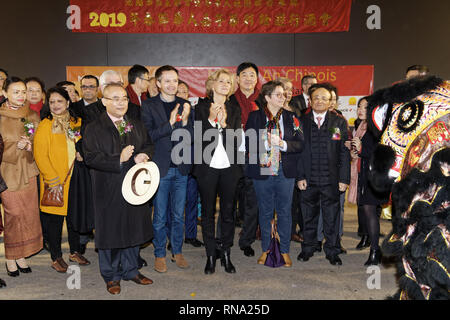 Paris, Frankreich. 17 Feb, 2019. Dr. Chem Widhya, Valérie Pécresse, S.E.M. Zhai Jun und Trinh Huy während des Chinese New Year Parade platziert in diesem Jahr unter dem Zeichen des Schweins Land am 17. Februar 2019 in Paris, Frankreich. Quelle: Bernard Menigault/Alamy leben Nachrichten Stockfoto