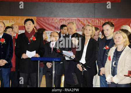 Paris, Frankreich. 17 Feb, 2019. S.E.M. Zhai Jun, Trinh Huy und Valérie Pécresse während des Chinese New Year Parade platziert in diesem Jahr unter dem Zeichen des Schweins Land am 17. Februar 2019 in Paris, Frankreich. Quelle: Bernard Menigault/Alamy leben Nachrichten Stockfoto