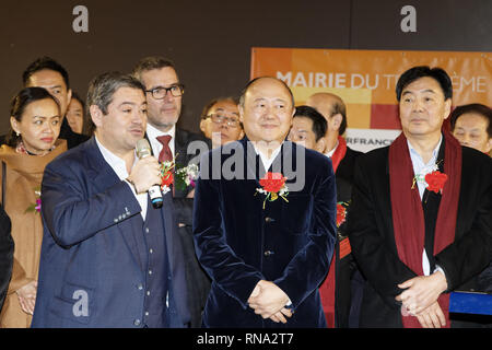 Paris, Frankreich. 17 Feb, 2019. Jérôme Coumet und S.E.M. Zhai Jun, Trinh Huy während des Chinese New Year Parade platziert in diesem Jahr unter dem Zeichen des Schweins Land am 17. Februar 2019 in Paris, Frankreich. Quelle: Bernard Menigault/Alamy leben Nachrichten Stockfoto