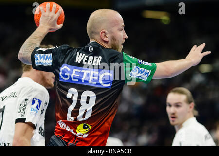 Kiel, Deutschland. 17 Feb, 2019. Handball: Bundesliga, THW Kiel - SC Magdeburg, den 21. Spieltag. Robert Weber von der Magdeburger SC wirft am Ziel. Credit: Frank Molter/dpa/Alamy leben Nachrichten Stockfoto