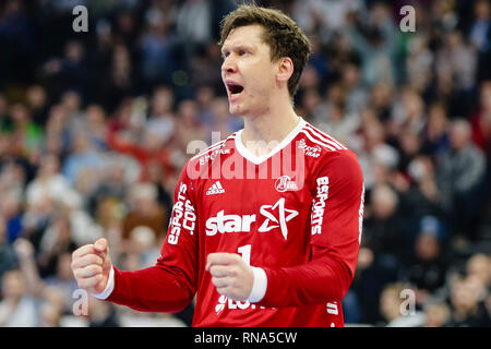 Kiel, Deutschland. 17 Feb, 2019. Handball: Bundesliga, THW Kiel - SC Magdeburg, den 21. Spieltag. Kieler Torwart Niklas Landin jubelt. Credit: Frank Molter/dpa/Alamy leben Nachrichten Stockfoto