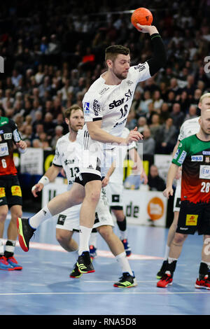 Kiel, Deutschland. 17 Feb, 2019. Handball: Bundesliga, THW Kiel - SC Magdeburg, den 21. Spieltag. Kieler Niclas Ekberg wirft den Ball auf das Ziel. Credit: Frank Molter/dpa/Alamy leben Nachrichten Stockfoto