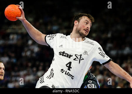 Kiel, Deutschland. 17 Feb, 2019. Handball: Bundesliga, THW Kiel - SC Magdeburg, den 21. Spieltag. Kieler Domagoj Duvnjak wirft den Ball auf das Ziel. Credit: Frank Molter/dpa/Alamy leben Nachrichten Stockfoto