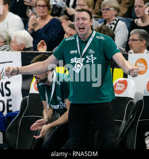 Kiel, Deutschland. 17 Feb, 2019. Handball: Bundesliga, THW Kiel - SC Magdeburg, den 21. Spieltag. Kieler co-trainer Filip Jicha jubelt. Credit: Frank Molter/dpa/Alamy leben Nachrichten Stockfoto