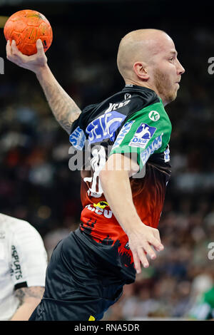 Kiel, Deutschland. 17 Feb, 2019. Handball: Bundesliga, THW Kiel - SC Magdeburg, den 21. Spieltag. Robert Weber von der Magdeburger SC wirft am Ziel. Credit: Frank Molter/dpa/Alamy leben Nachrichten Stockfoto