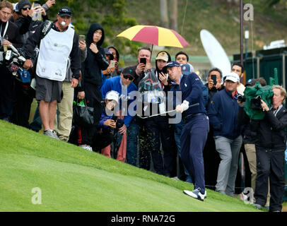 Los Angeles, USA. 17 Feb, 2019. Justin Thomas der Vereinigten Staaten konkurriert während der Endrunde, die von der PGA Tour Genesis Open Golfturnier in Los Angeles, USA, Nov. 17, 2019. Credit: Zhao Hanrong/Xinhua/Alamy leben Nachrichten Stockfoto