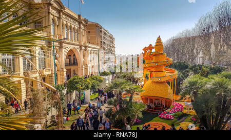 Menton, Frankreich. 17. Feb 2019. Kunst aus Zitronen und Orangen in den berühmten Lemon Festival (Fete du Citron) in Menton, Frankreich. Die berühmten Obst Garten erhält 230.000 Besucher pro Jahr. Credit: Giancarlo Liguori/Alamy leben Nachrichten Stockfoto