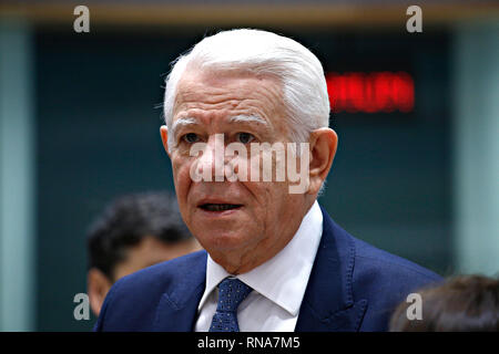 Brüssel, Belgien. Feb 2019 18. rumänische Außenminister Teodor Melescanu nimmt in der Europäischen Union Rat für Auswärtige Angelegenheiten treffen. Alexandros Michailidis/Alamy leben Nachrichten Stockfoto