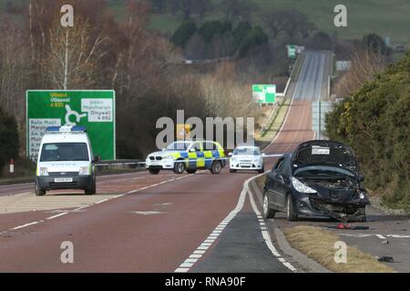 18. Februar 2019: Eine 86-jährige Frau starb nach einer Straße Verkehr Zusammenstoß auf der A835 in der Nähe von Conon Bridge am Mittwoch, 13. Februar 2019 hat. Valerie Taylor von Contin in Ross-shire war der Beifahrer in einem roten Nissan Note, die bei einer Kollision mit einem schwarzen Peugeot 207 beteiligt war. Sie starb im Krankenhaus in den frühen Morgenstunden des Samstag, den 16. Februar. Der 86-jährige männliche Fahrer des Nissan erlitt schwere Verletzungen, aber nicht bedrohlich. Die Insassen der Peugeot blieben unverletzt. Bild: Andrew Smith Stockfoto