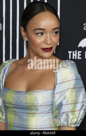 Los Angeles, CA, USA. 12 Feb, 2019. LOS ANGELES - Feb 12: Ashley Madekwe am'' der Umbrella Academy'' Premiere ArcLight Hollywood am Februar 12, 2019 in Los Angeles, CA Credit: Kay Blake/ZUMA Draht/Alamy leben Nachrichten Stockfoto