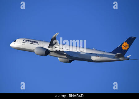 D-AIXH - Airbus A 350-941 - Lufthansa am Start, beginnt. Airline, Fluggesellschaft, Flyer, Flugverkehr, fliegen. Aviation. Franz Josef Strauss Flughafen München. Muenchen. | Verwendung weltweit Stockfoto