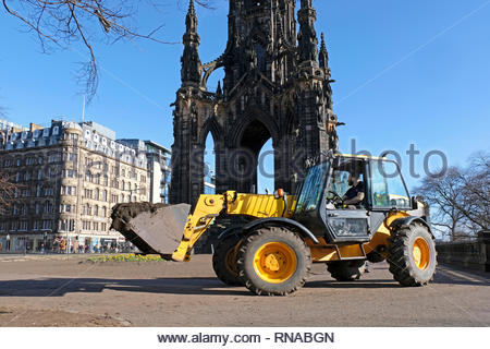 Edinburgh, Vereinigtes Königreich. 18. Februar 2019. Die nationalen Galerien Von Schottland Bauarbeiten in der Princes Street Gardens, einschließlich der Gebäude, eine neue zugänglich Fußweg, Verbreiterung der Schritte zur Galerie und Landschaftsgestaltung. Quelle: Craig Brown/Alamy leben Nachrichten Stockfoto