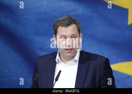 Berlin, Deutschland. 18 Feb, 2019. Lars Klingbeil, SPD-Generalsekretär, präsentiert Wahlprogramm der Partei für die Wahlen zum Europäischen Parlament auf einer Pressekonferenz im Willy Brandt Haus. Credit: Kay Nietfeld/dpa/Alamy leben Nachrichten Stockfoto