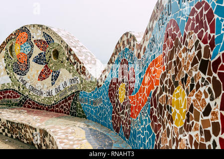 Buntes Mosaik Wand in Love Park (Parque del Amor) in Miraflores (Lima, Peru) Stockfoto