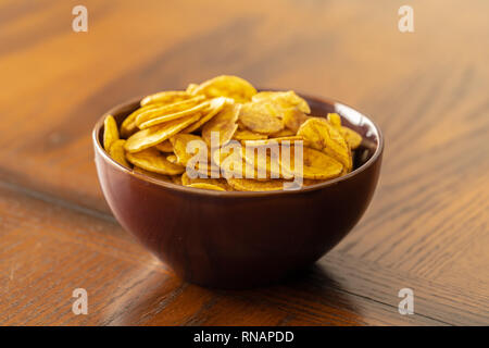 Nigerianische Kochbananen Chips in der Schüssel bereit zu Essen Stockfoto