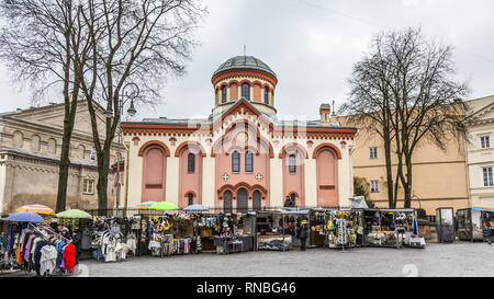 Vilnius, Litauen - März, 11, 2017: Streetview mit St Parasceve der Orthodoxen Kirche in der Altstadt von Vilnius, Litauen Stockfoto