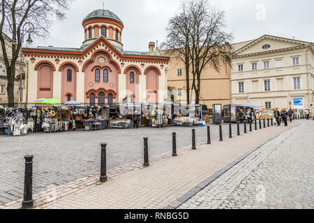 Vilnius, Litauen - März, 11, 2017: Streetview mit St Parasceve der Orthodoxen Kirche in der Altstadt von Vilnius, Litauen Stockfoto